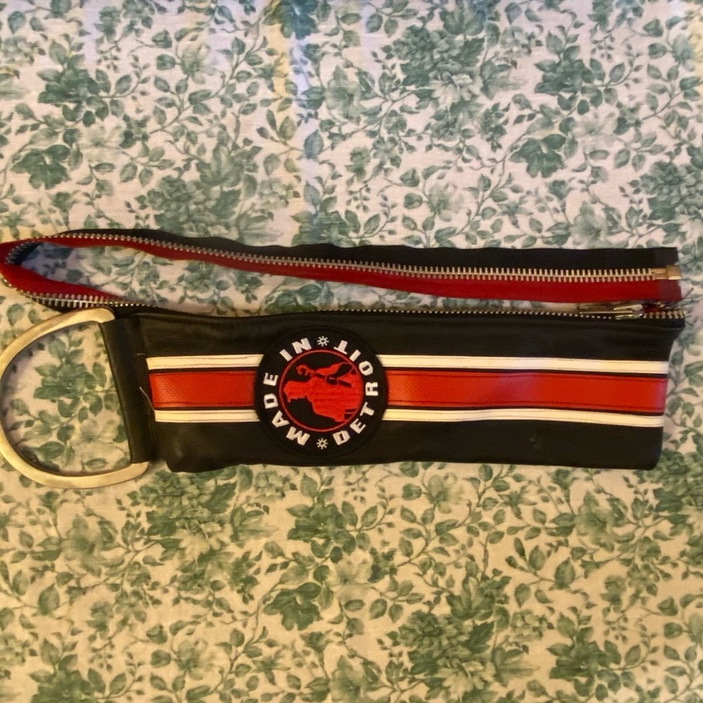 Made In Detroit Leather Pouch & Motorcycle Accessory - Picture 1 of 5